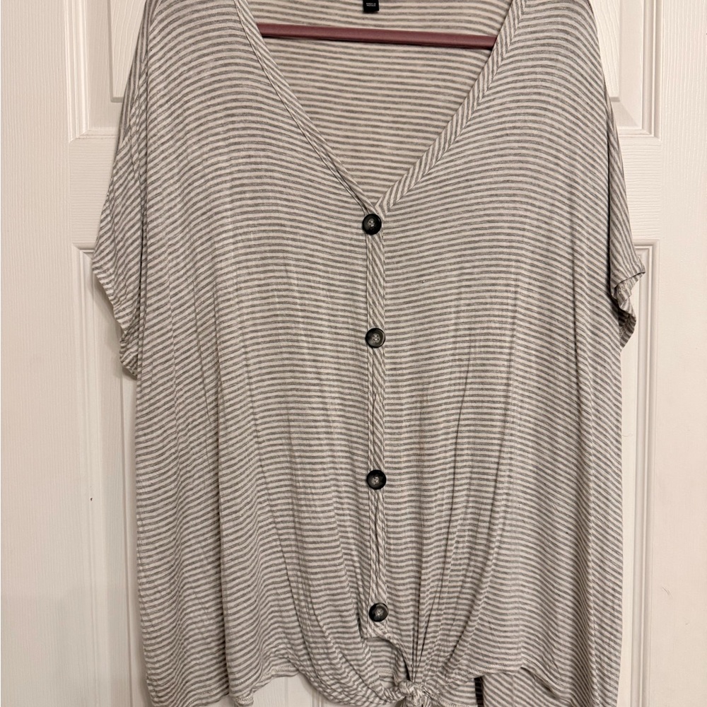 Lane Bryant Gray Striped Short Sleeve Button-Down Shirt